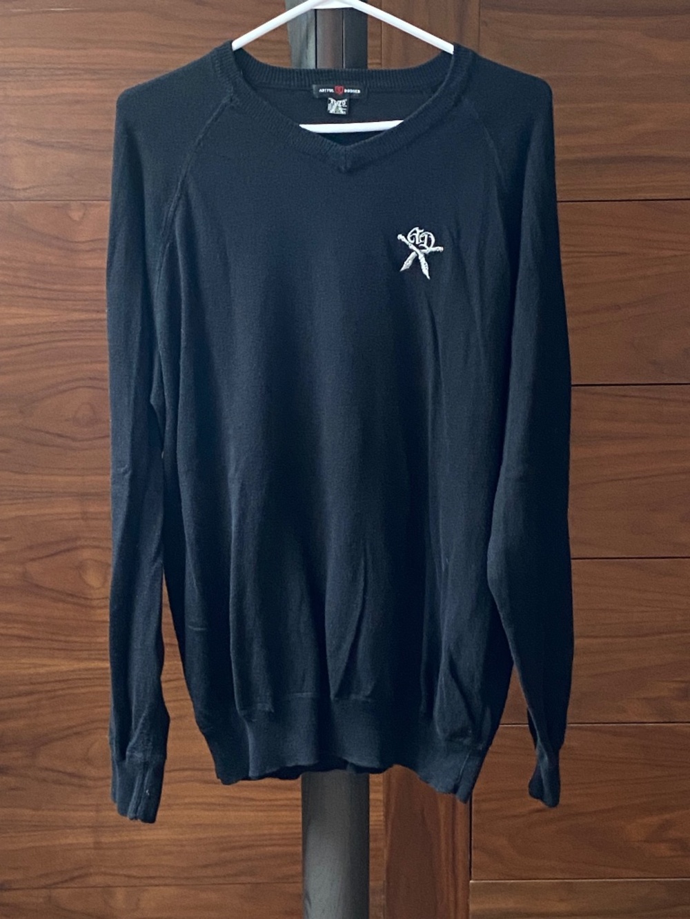 Artful Dodger Vintage Y2K Embroidered V-Neck Sweater